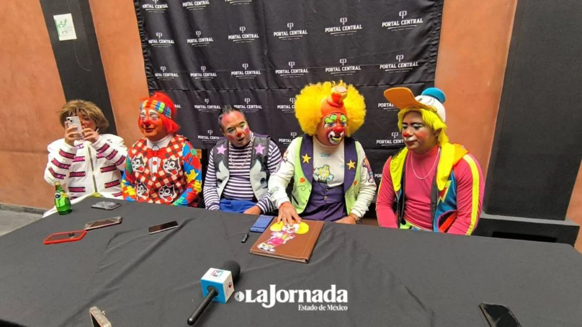 Payasos preparan festejo por su día nacional en Toluca