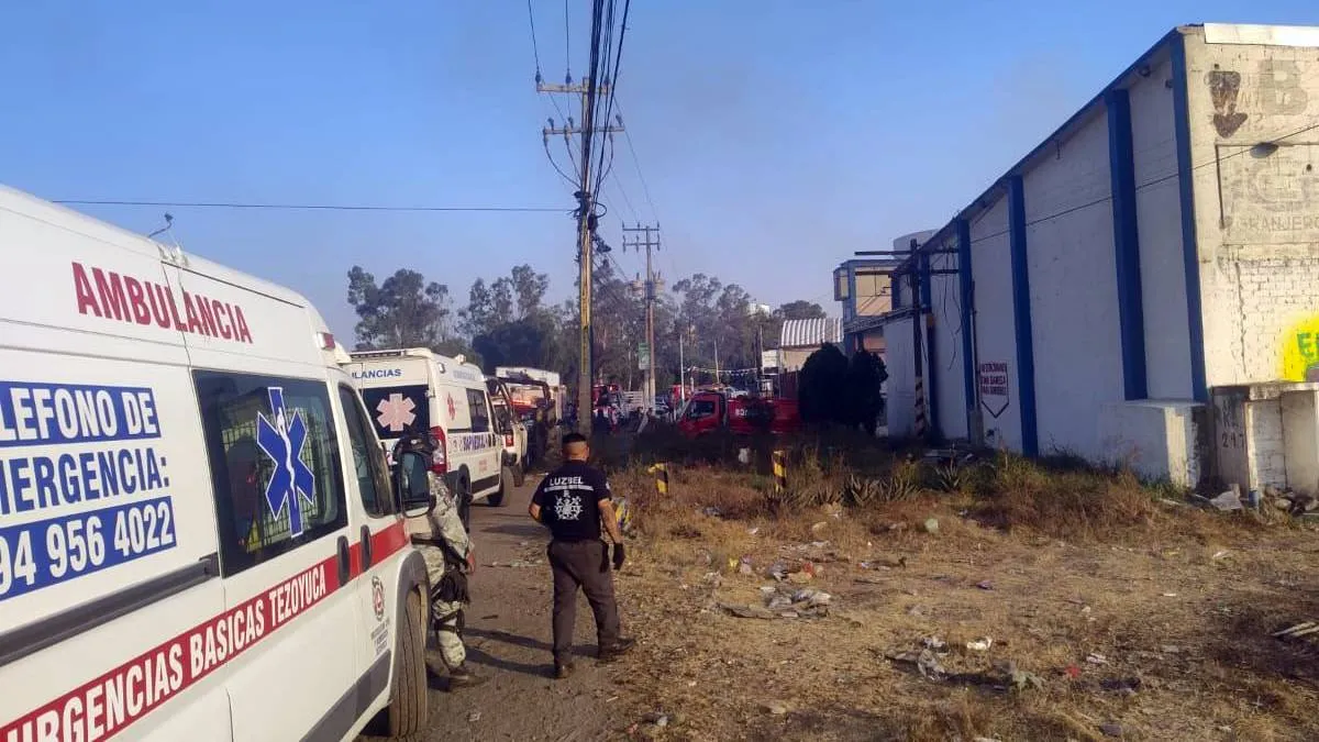 Arde bodega con pacas de pastura en Acolman [VIDEO]