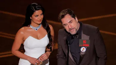Javier Bardem presenta el premio a Mejor Película Internacional con un mensaje por la paz en los Oscar 2026.
