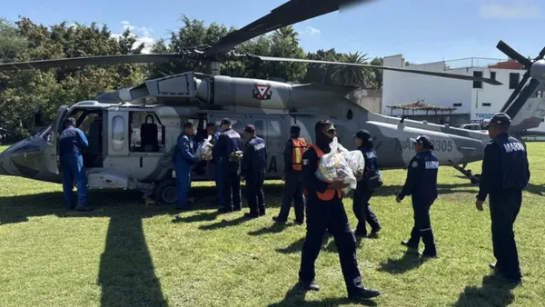 Fuerzas Armadas establecen puentes aéreos en Hidalgo, Veracruz y Puebla para auxiliar a poblaciones aisladas.