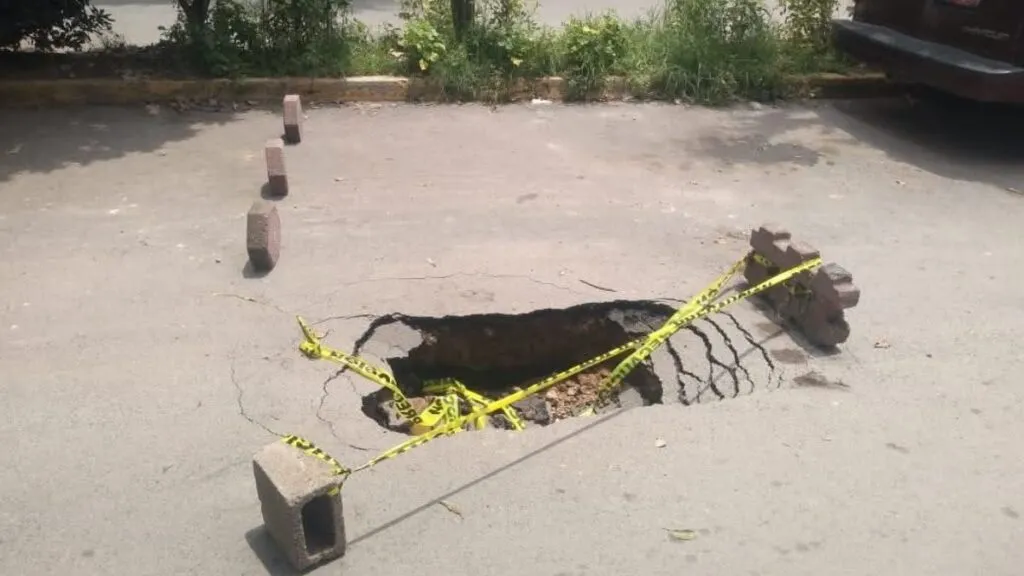 Socavones proliferan en la zona oriente del Valle de México