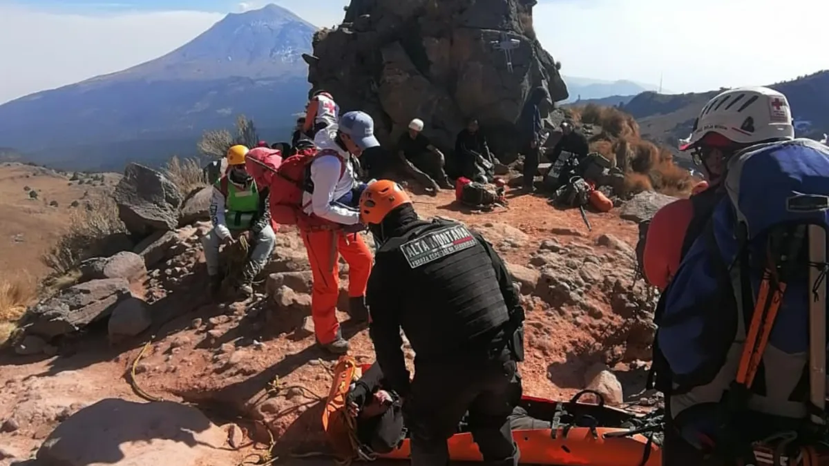 Iztaccíhuatl: Montañista lesionado recibe apoyo de autoridades