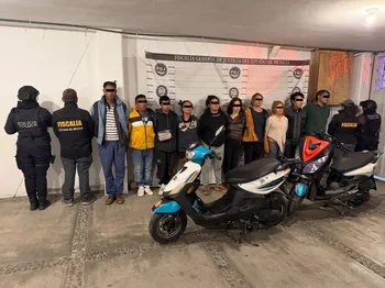 Detienen a 10 y aseguran dos motonetas durante cateo en Toluca.
