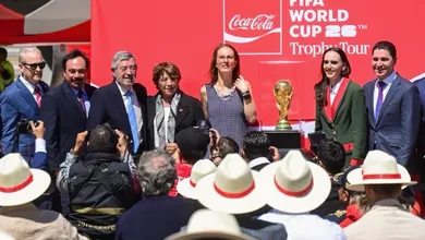 La gobernadora de la entidad, Delfina Gómez, junto al canciller Juan Ramón de la Fuente, dieron la bienvenida al trofeo de la Copa Mundial de Futbol. Foto Especial