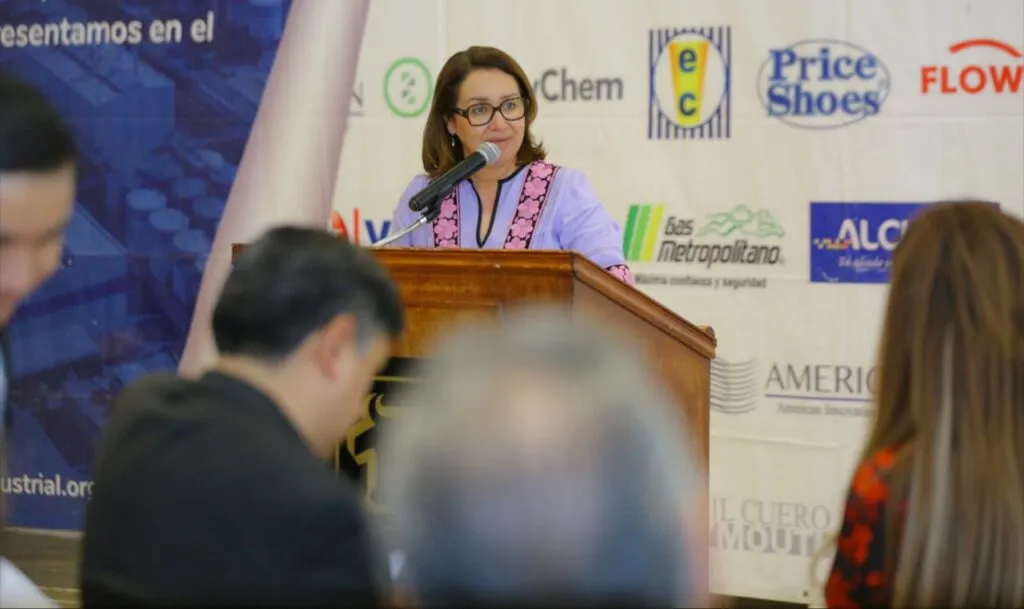 Importante fortalecer la relación con el sector empresarial: Azucena Cisneros