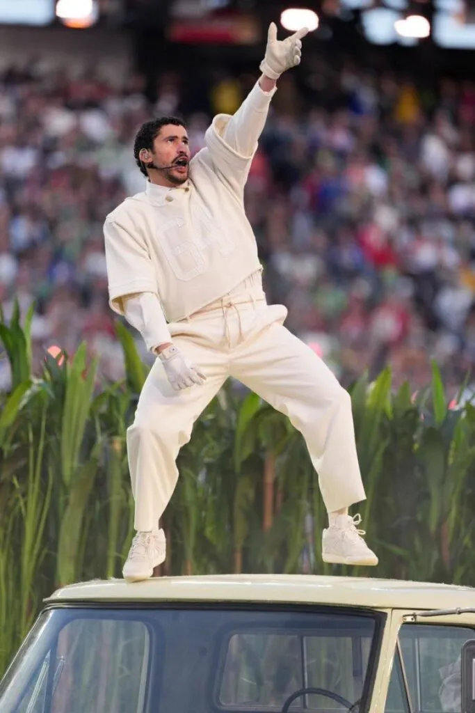 ¿Qué significaba el “Ocasio 64” de Bad Bunny en el show de medio tiempo?