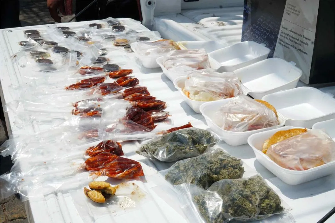 Mujer vendía postres de marihuana en una preparatoria de Ecatepec