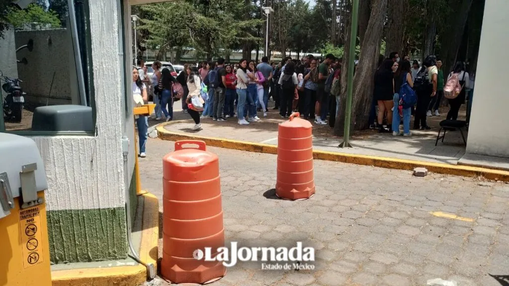 #Potrogate | Universitarios marcharon para exigir la renuncia del rector de la Uaeméx