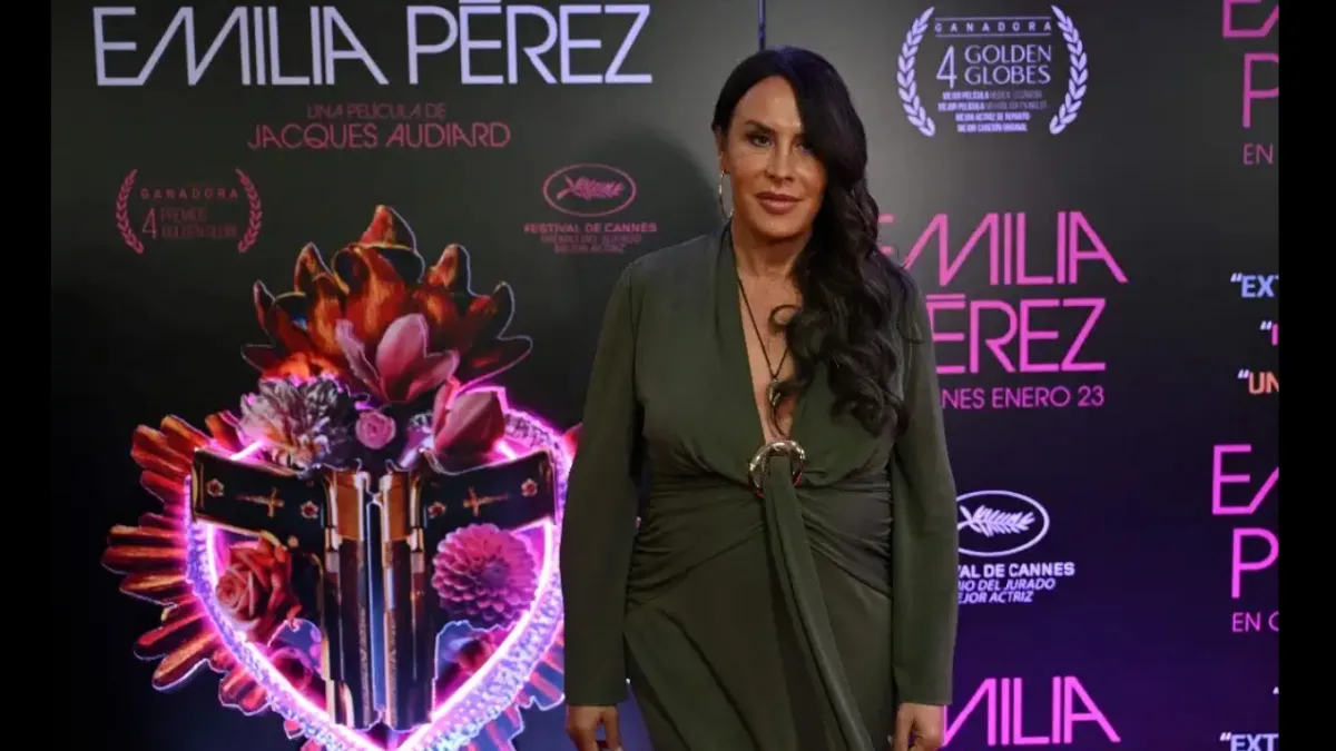 Karla Sofía Gascón, a sus 52 años, compite por el Oscar a Mejor Actriz gracias a su papel de jefa criminal transgénero.