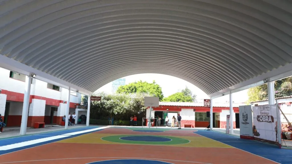 Juanita Carrillo entrega arcotecho en la ESTIC 128 de Cuautitlán