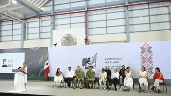 La presidenta Claudia Sheinbaum durante una conferencia donde abordó temas de política exterior, seguridad y desarrollo nacional.