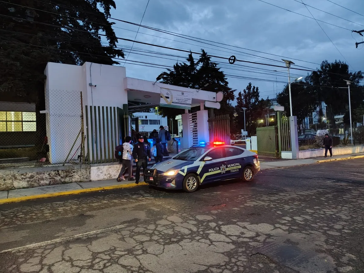 Elementos de seguridad mantienen presencia activa en los campus y sus alrededores.