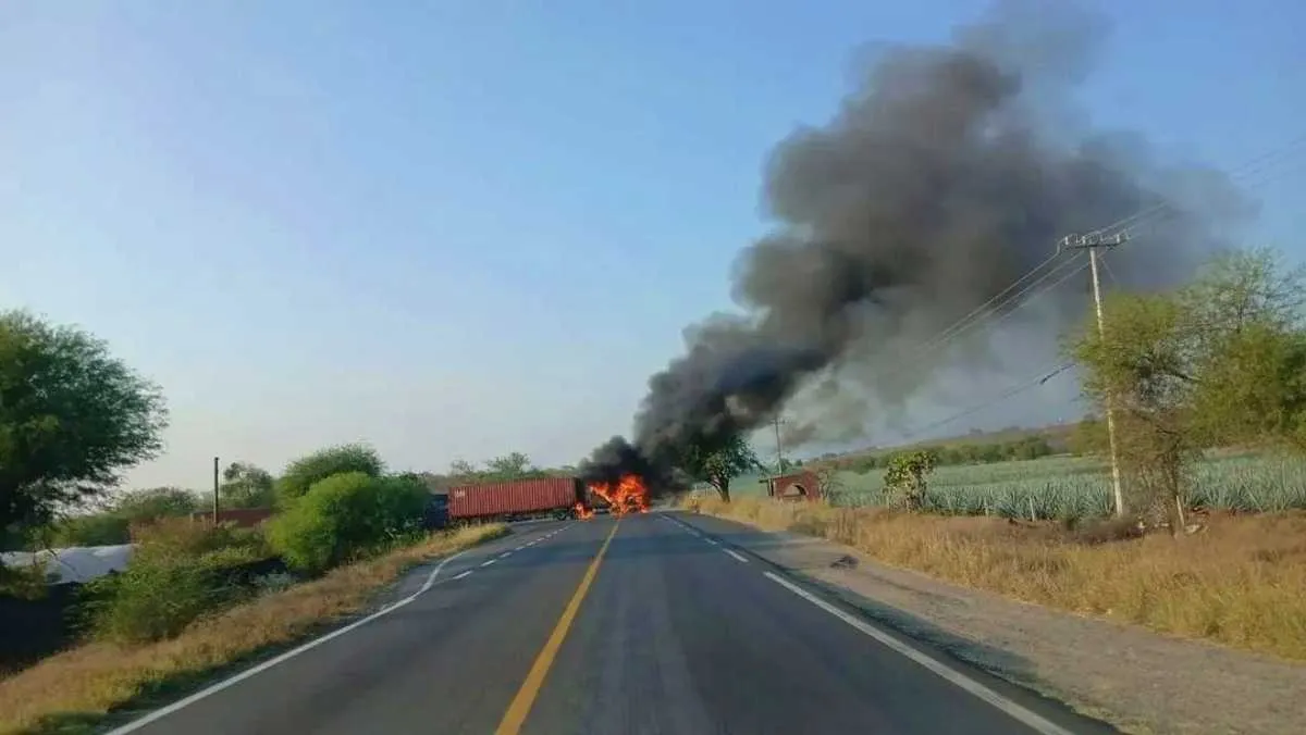 Puntos de bloqueos y disturbios en Jalisco y Michoacán