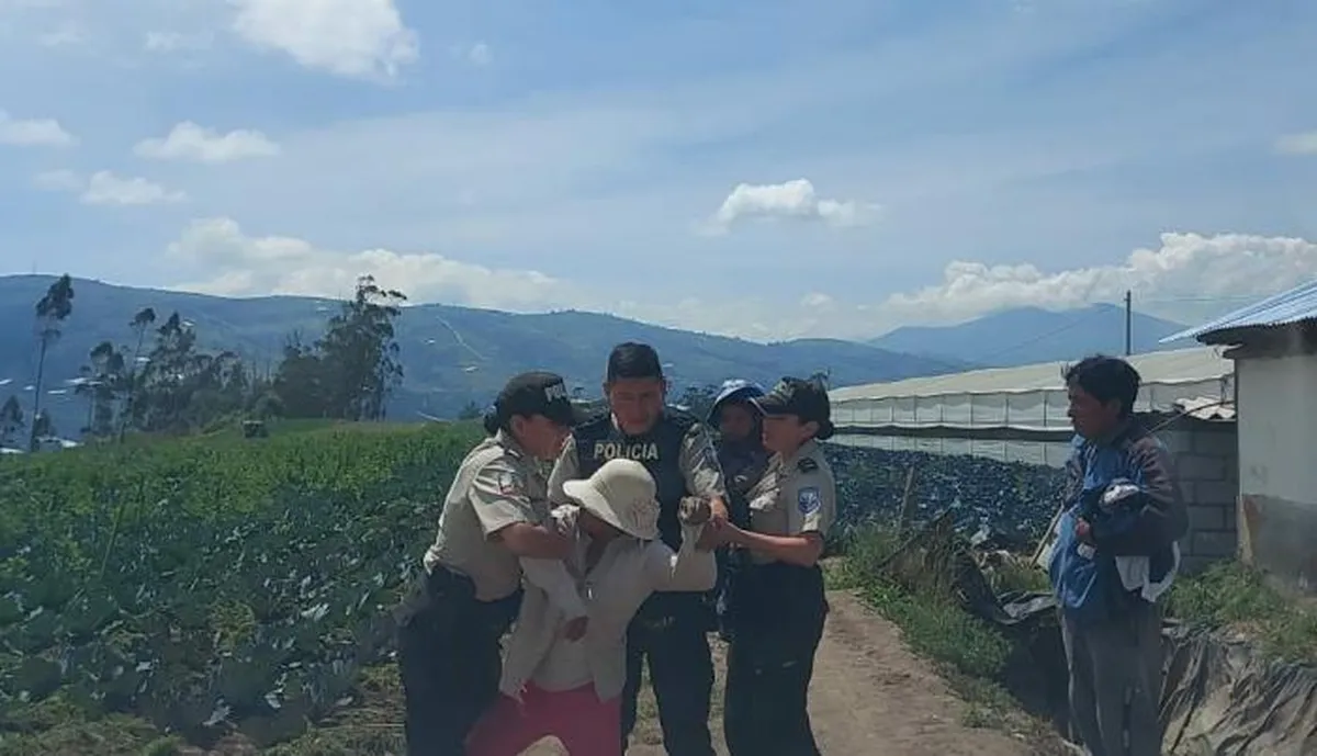 (VIDEO) Captan a mujer agrediendo a su hijo en Ecuador, ya fue detenida