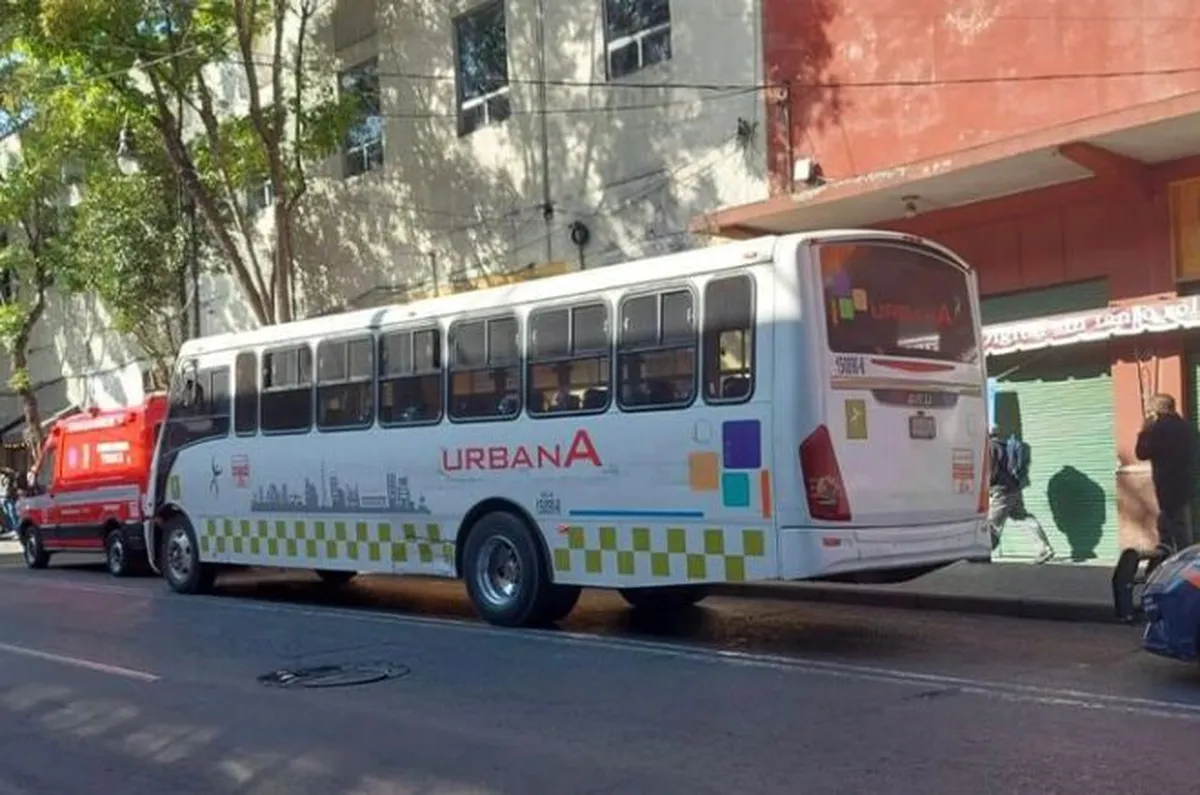 Atropellan a una mujer mientras se bajaba del camión en Toluca