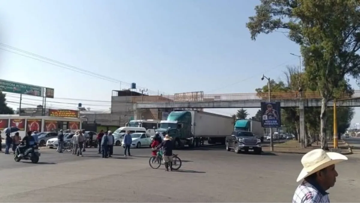 Carretera Texcoco-Lechería cerrada por ejidatarios hoy 26 de abril