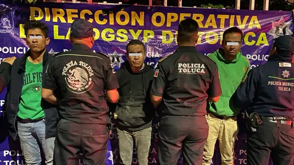 Policías de Toluca detienen a ladrones en Las Américas