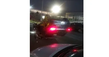 Accidente en Blvd. Aeropuerto, se registra volcadura dirección Santín