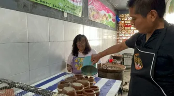 Israel Martínez Zarco preserva la elaboración artesanal del alfeñique en Toluca