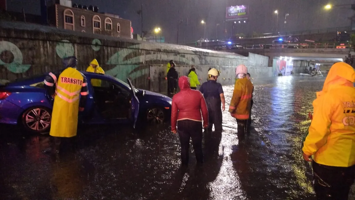 Continúa cerrado Viaducto Miguel Alemán tras inundación por lluvias [VIDEOS]