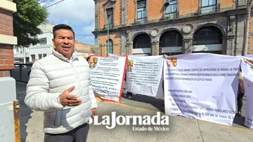 Personal de la Coordinación de Regulación Sanitaria se manifiesta en la Secretaría de Salud del Edomex