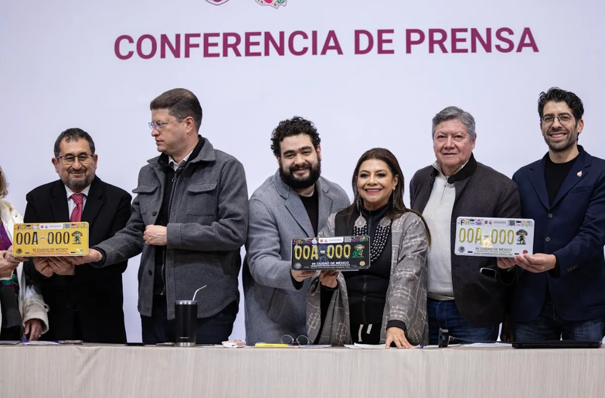 Clara Brugada anuncia reemplacamiento mundialista; recaudación irá a taxis eléctricos