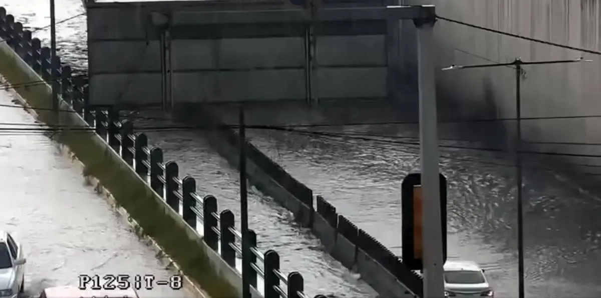 Bajo el agua principales avenidas en Toluca