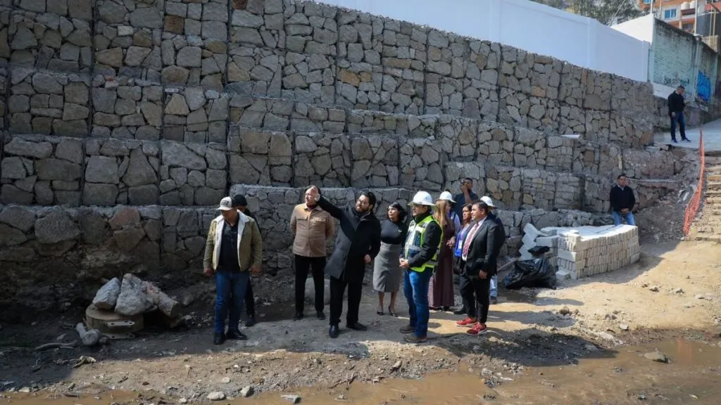 Entrega rehabilitación de secundaria Emiliano Zapata alcalde Isaac Montoya