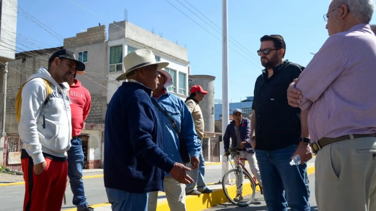 Adolfo Solis supervisa avances de construcción del Bulevar Colibrí en San Francisco Tlalcilalcalpan
