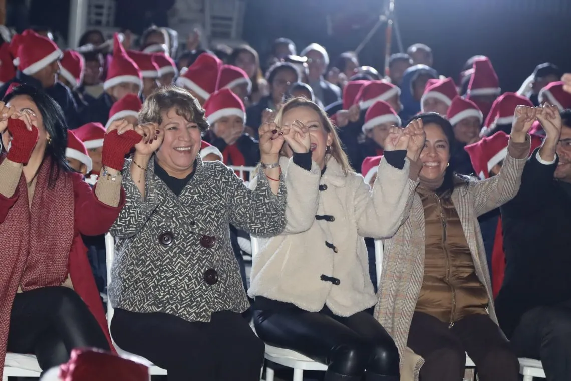 Asiste la Gobernadora Delfina Gómez al encendido del Árbol de Navidad del DIFEM
