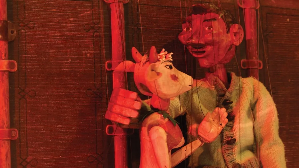 Con marionetas tocan al ser humano