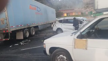 Fuerte choque en Atlacomulco moviliza a cuerpos de emergencia