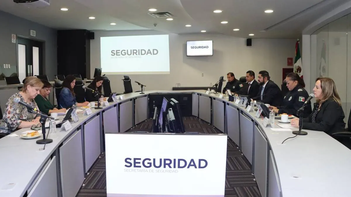 Secretaría de Seguridad explica éxito del C5 a visitantes de la INL y de El Salvador