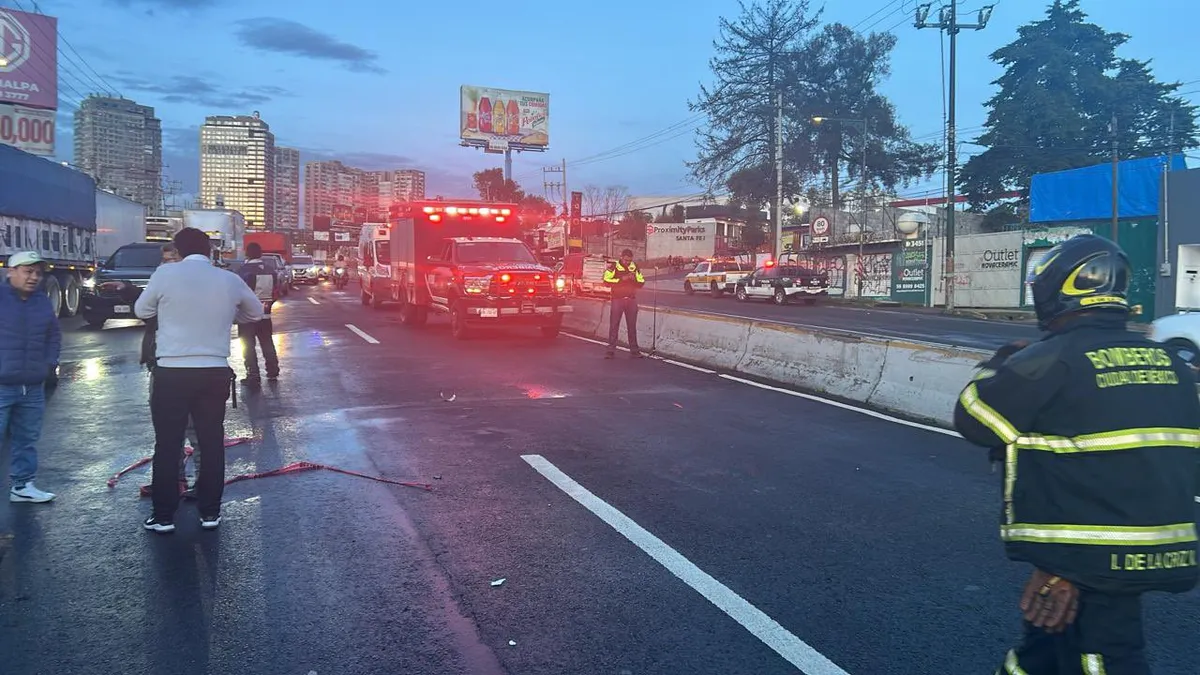 ¡Fatal accidente en la México-Toluca! Muere motociclista tras derrapar en la carretera
