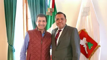 Alcalde electo se reúne con autoridades en ayuntamiento de Toluca
