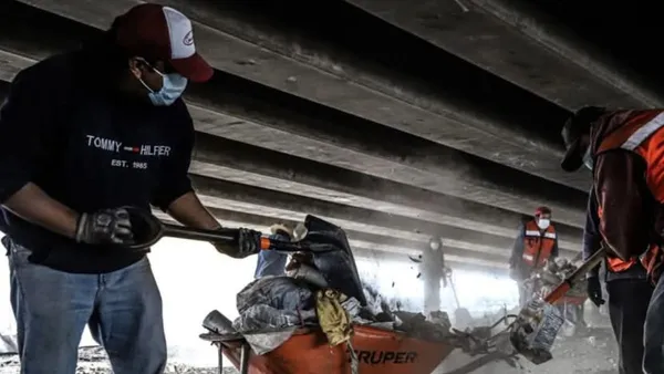 Bajopuente de la carretera México-Texcoco se convierte en basurero
