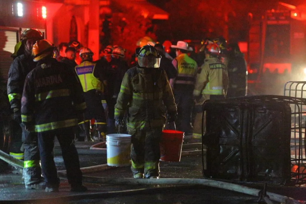 Bomberos sofocan incendio en fábrica de Ecatepec