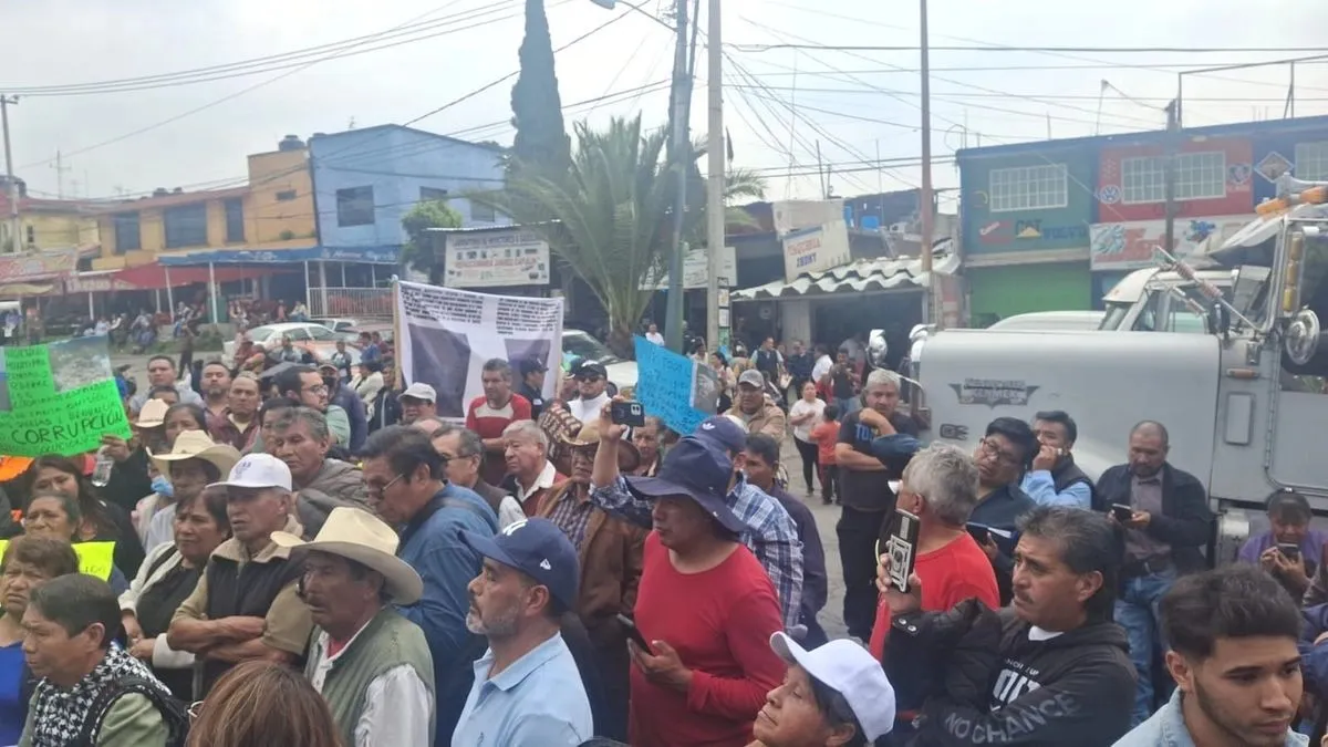 Pobladores exigen el cierre de un tiradero clandestino en la Naucalpan-Toluca
