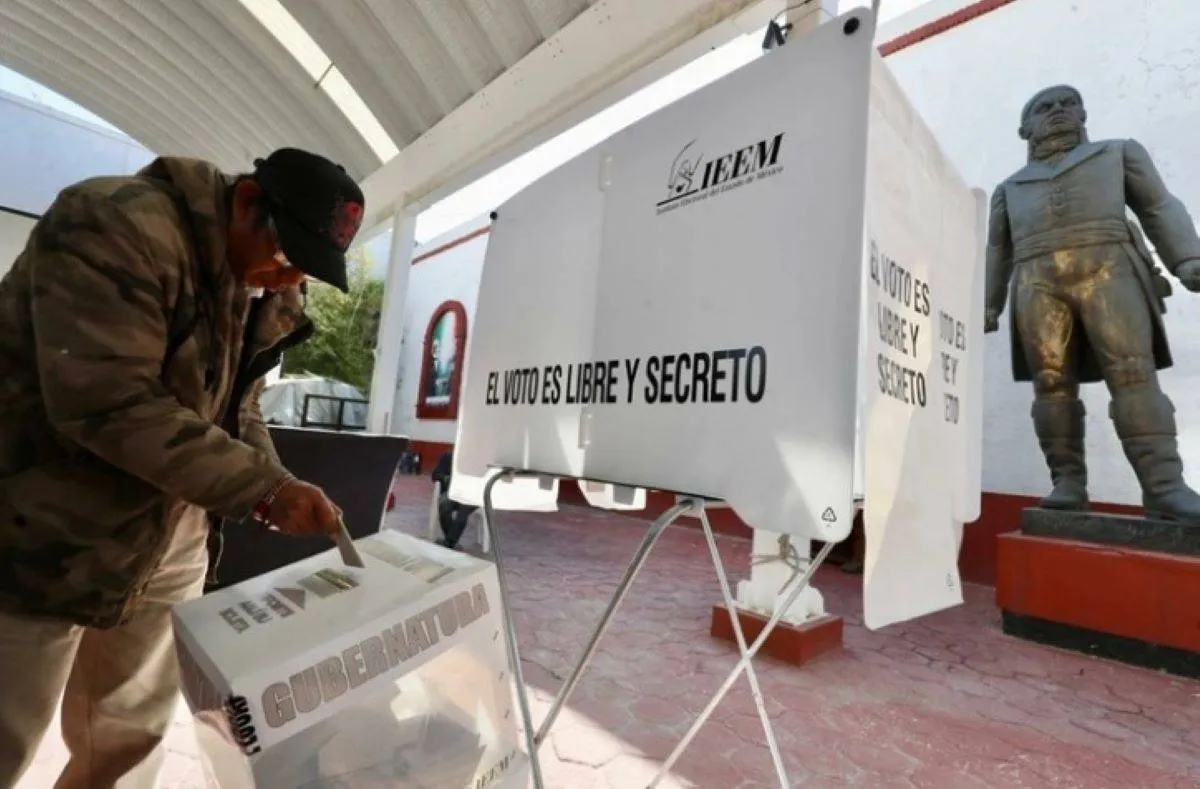 El Instituto Electoral de Estado de México (IEEM) colocó en todo el terreno del Edomex casillas para la gente que esté fuera de la sección que le toca para votar y así no perder la oportunidad de ejercer su derecho. Foto: La Jornada.