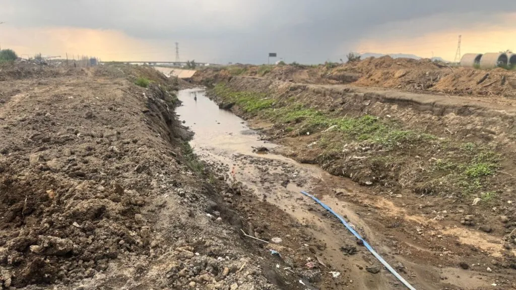 Autoridades limpian Dren Chimalhuacán para evitar inundaciones
