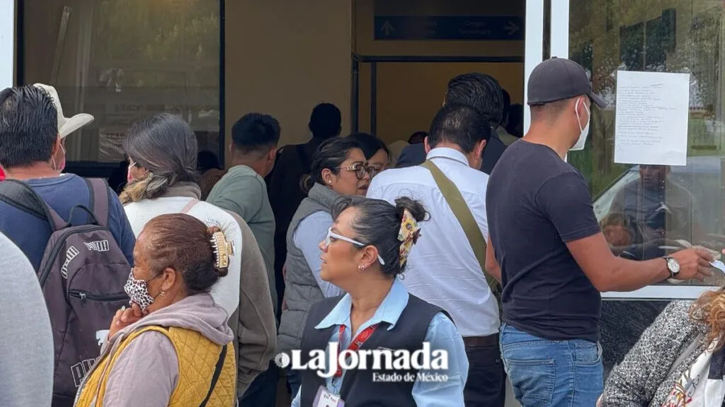 Atlacomulco: Canalizan a heridos de accidente de autobús y tren a clínica privada