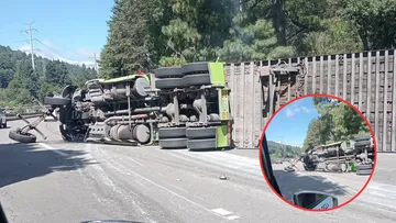 Tráiler vuelca sobre la México-Toluca, circulación se complica rumbo a Toluca
