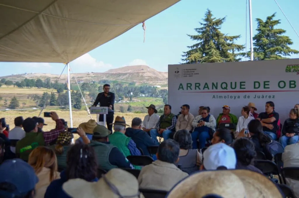 Continúa Adolfo Solis la transformación de Almoloya de Juárez: inicia panteón en San Francisco Tlalcilalcalpan y drenaje