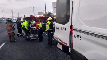 [Actualización] Volcadura de transporte público en la México-Pachuca deja una fallecida y 12 heridos