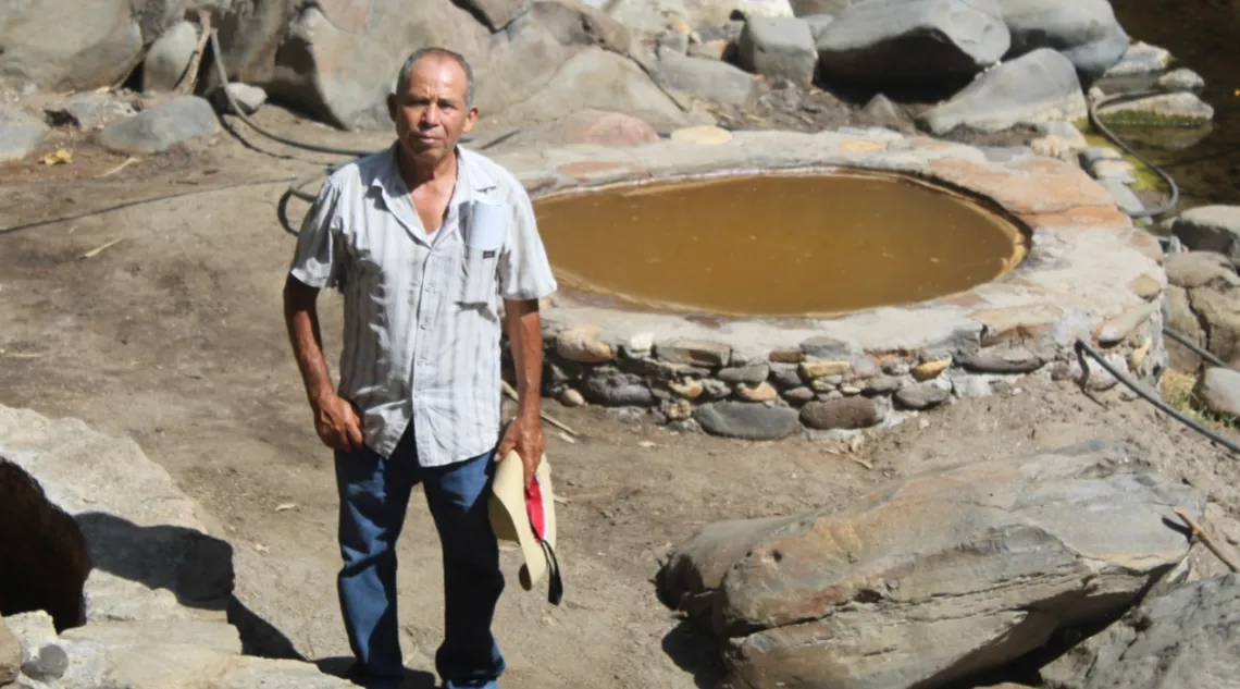 San Miguel Ixtapan, mantiene producción de sal con técnica prehispánica