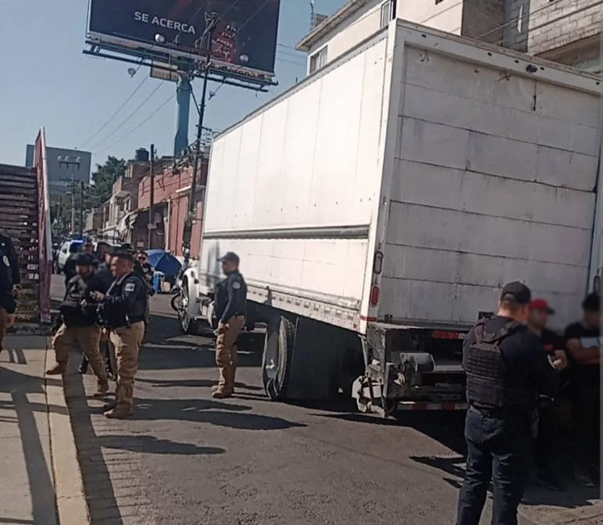 Tras la rápida movilización de ambas corporaciones, fueron detenidos Luis “N”, Alexis “N” y Axel “N”, quienes no lograron consumar el ilícito.