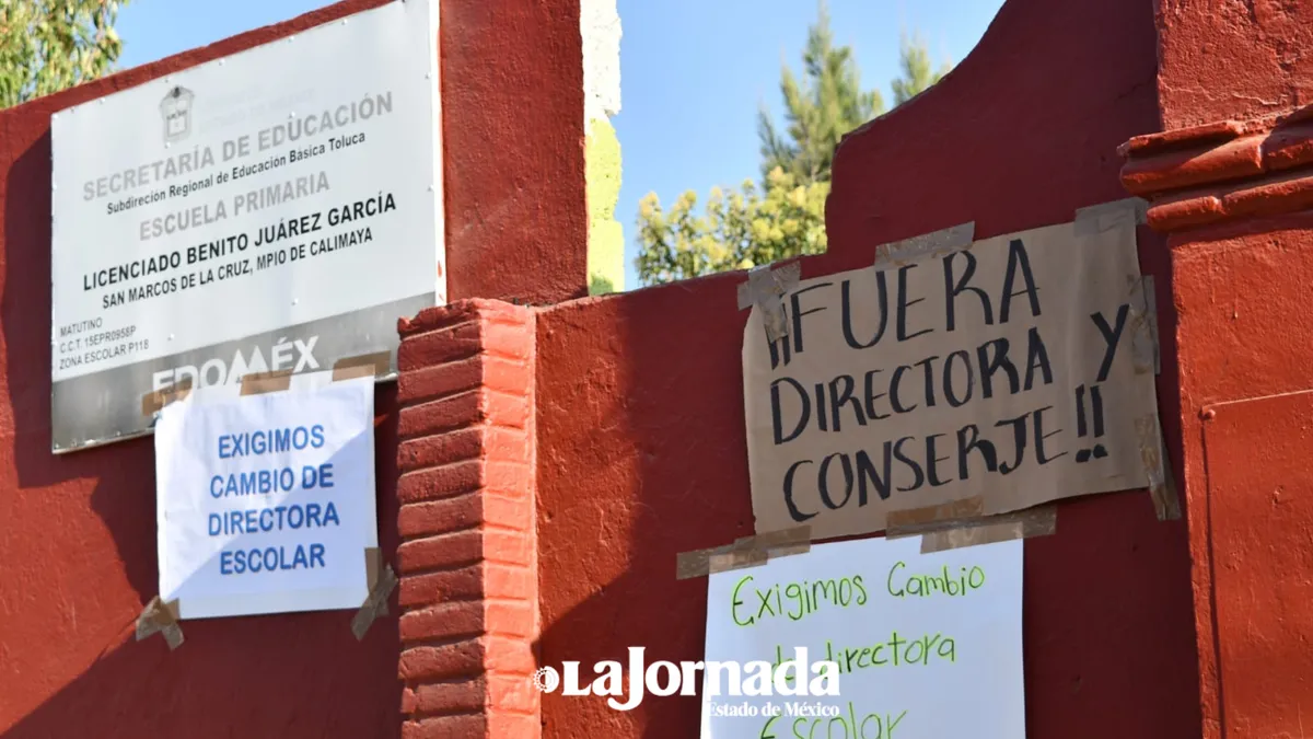 Padres de familia exigen destitución de directora en escuela primaria de Calimaya