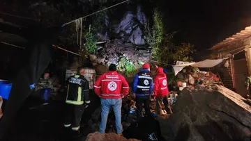 Se desploman 20 toneladas de piedras en un patio en la colina de Arboledas Tenayuca