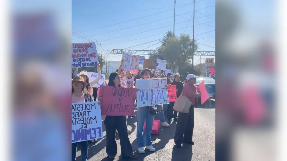 Con bloqueo familiares y amigos exigen reclasificar el asesinato de Renata Palmer a feminicidio