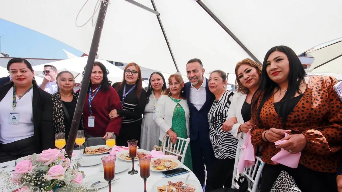 Fernando Flores festeja a mamás de Metepec